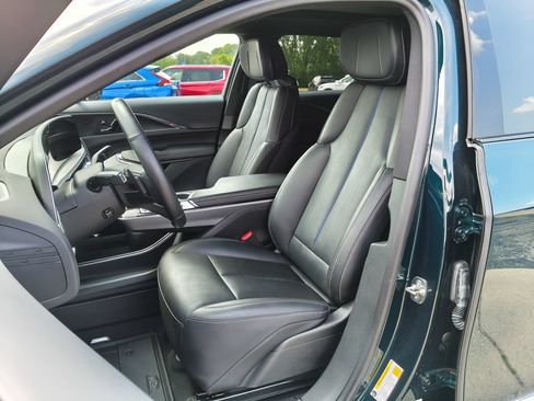 Used 2024 Cadillac Lyriq Luxury AWD/4WD image 10