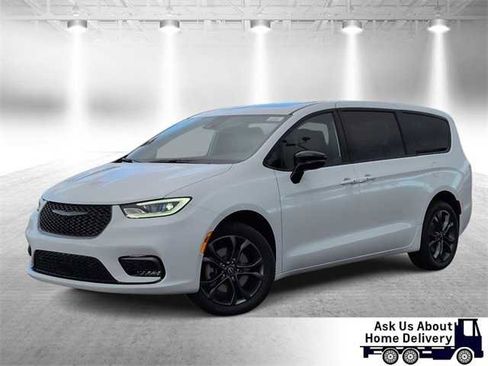 New 2026 Chrysler Pacifica Select image 1