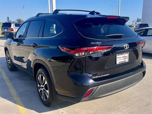 Used 2026 Toyota Highlander XLE AWD/4WD image 7