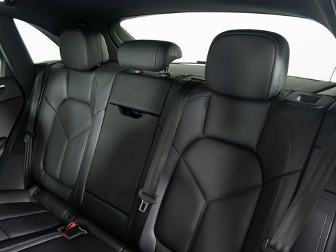 New 2026 Porsche Macan image 35