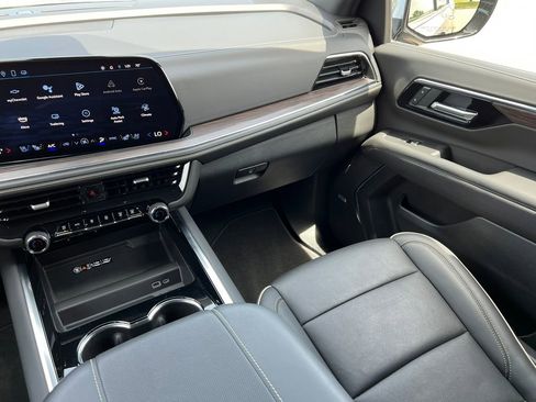 Certified 2025 Chevrolet Suburban Premier AWD/4WD image 40