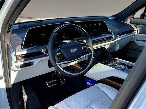 New 2026 Cadillac Vistiq Sport w/ LPO, Floor Liner Package AWD/4WD image 6