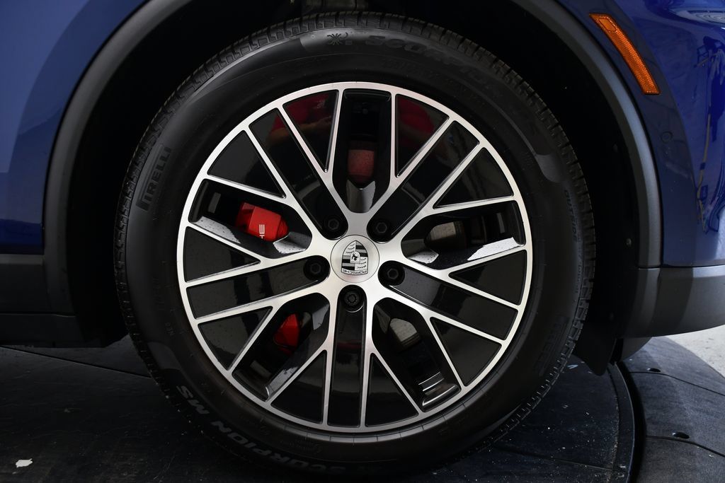 Certified 2025 Porsche Macan 4S Electric AWD/4WD image 19