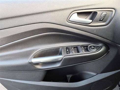 Used 2018 Ford Escape SE FWD image 11