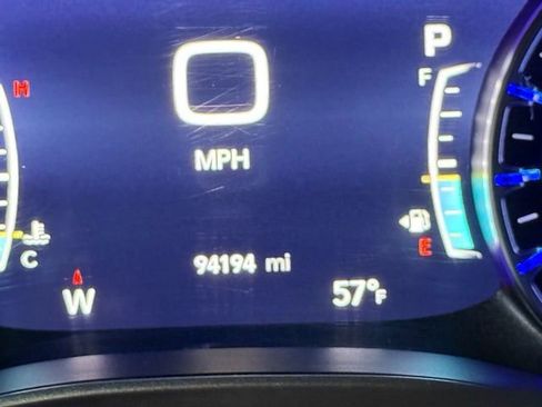 Used 2021 Chrysler Pacifica Touring-L image 34