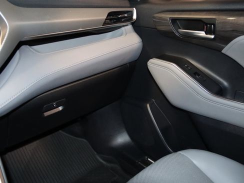 Used 2021 Toyota Highlander Platinum image 53