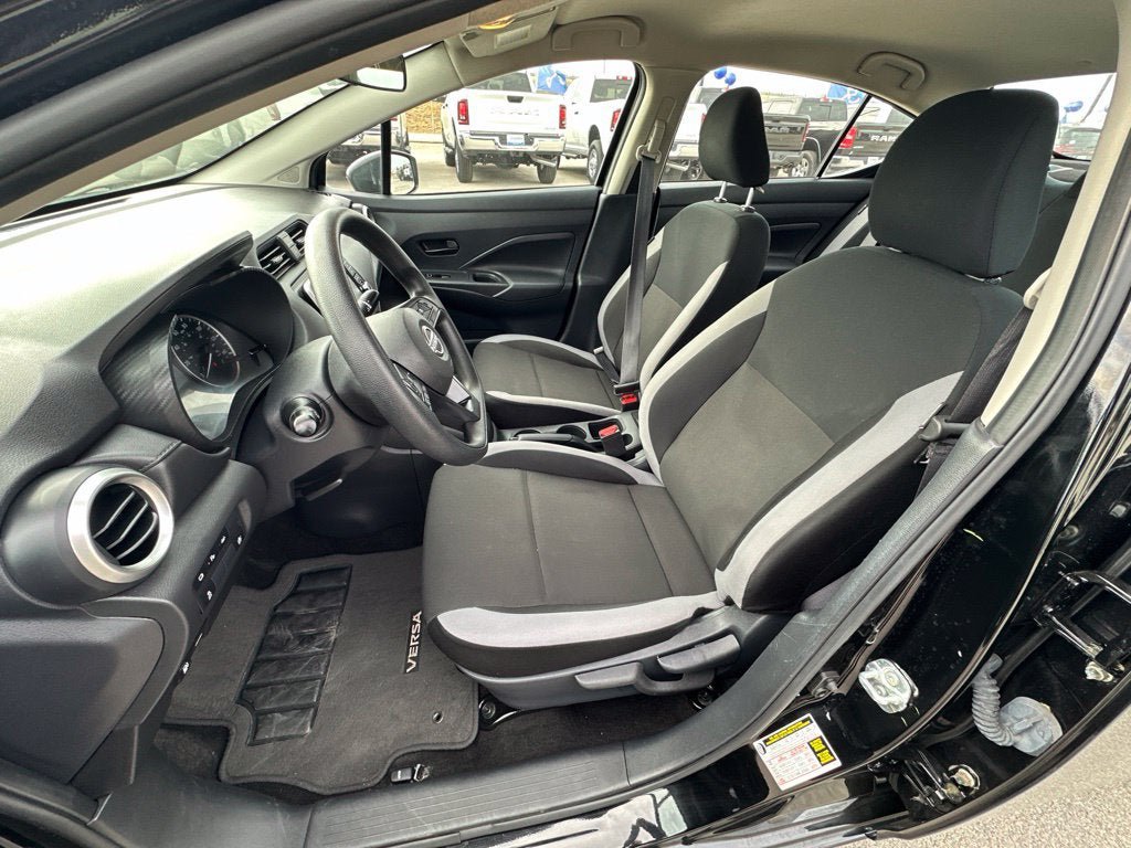 Used 2025 Nissan Versa S FWD image 9