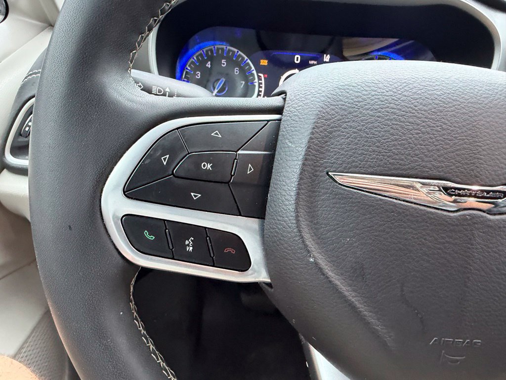 Used 2023 Chrysler Pacifica Touring-L AWD/4WD image 23