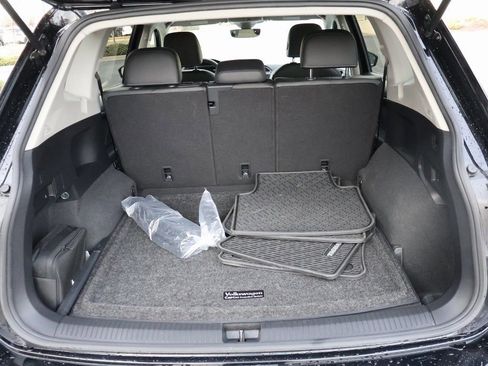 Used 2022 Volkswagen Tiguan SE image 19