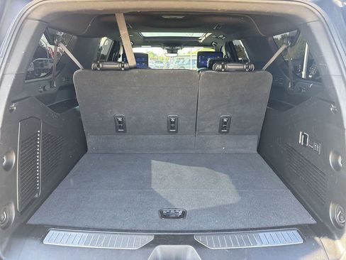 Used 2025 Chevrolet Suburban Premier AWD/4WD image 21