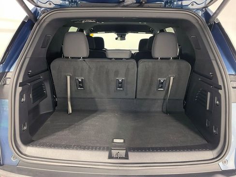 Used 2025 Chevrolet Traverse LT w/ Driver Confidence Package AWD/4WD image 5
