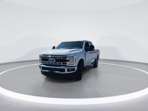 Used 2025 Ford F250 XLT w/ FX4 Off-Road Package AWD/4WD image 3