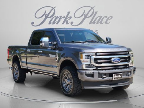 Used 2022 Ford F250 Platinum w/ FX4 Off-Road Package AWD/4WD image 4