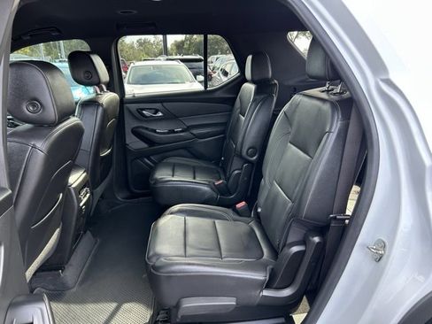 Used 2022 Chevrolet Traverse LT image 15
