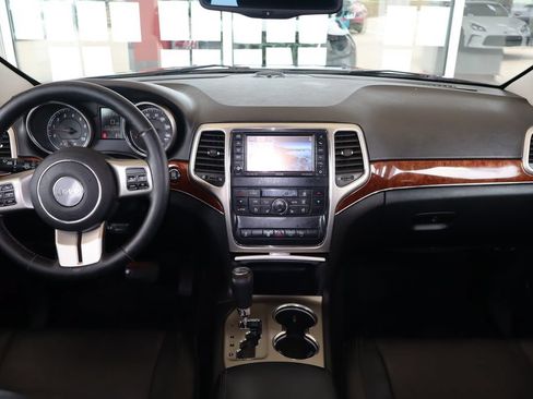 Used 2013 Jeep Grand Cherokee Limited w/ Luxury Group II AWD/4WD image 15