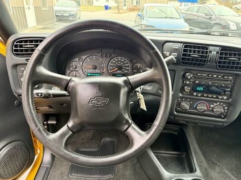 Used 2002 Chevrolet S10 Pickup LS w/ ZR5 Appearance Pkg image 9