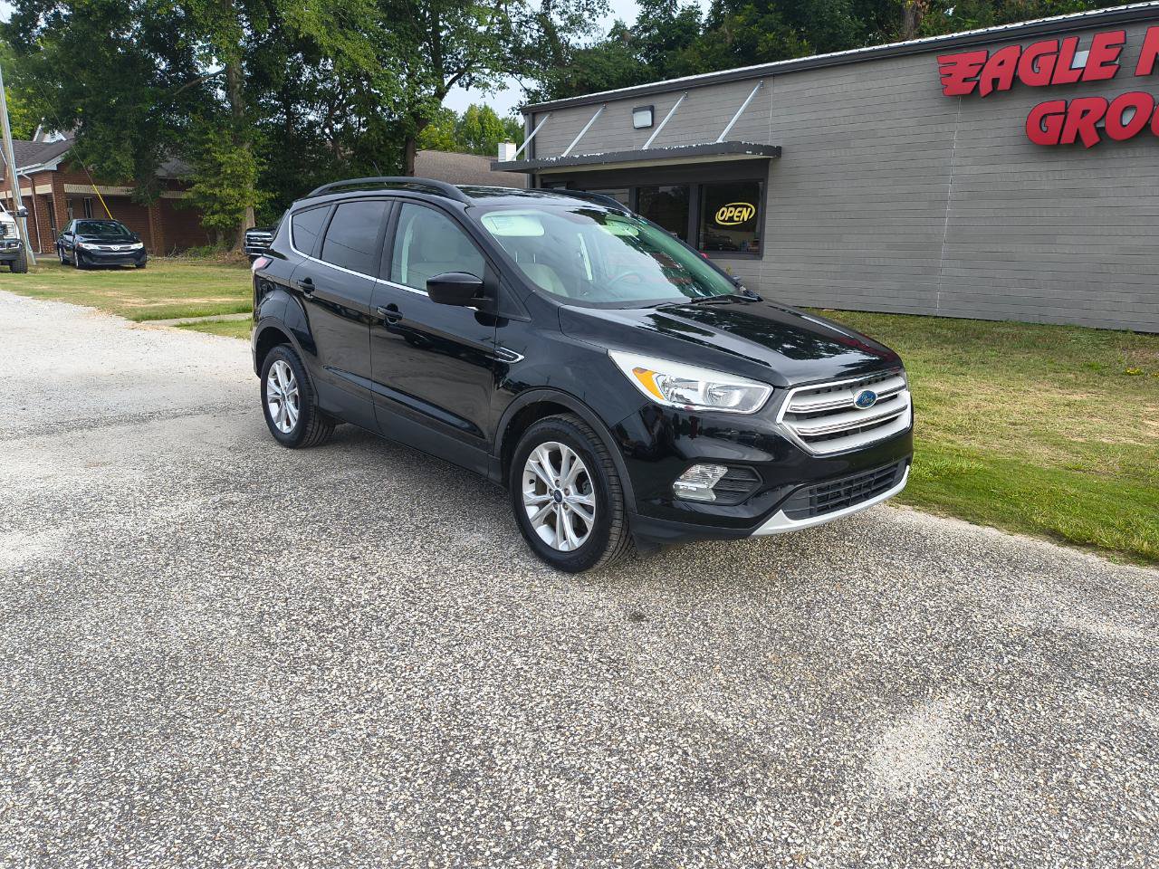 Used 2018 Ford Escape SE FWD image 2