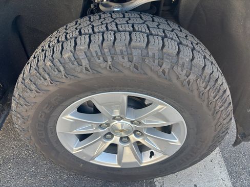 Used 2021 Chevrolet Silverado 1500 LT image 11