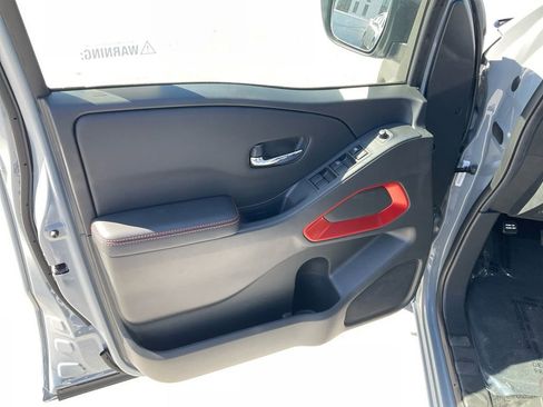 New 2025 Nissan Frontier PRO-4X w/ Black Accent Package image 12