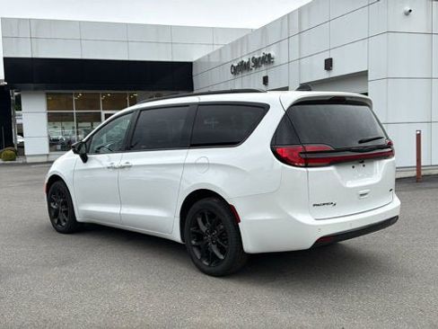 Used 2026 Chrysler Pacifica Limited w/ Uconnect Theater Family Group AWD/4WD image 8