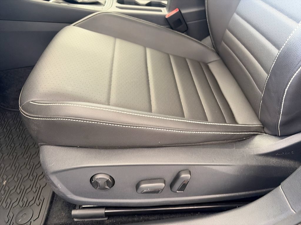 Certified 2023 Volkswagen Jetta SE FWD image 13