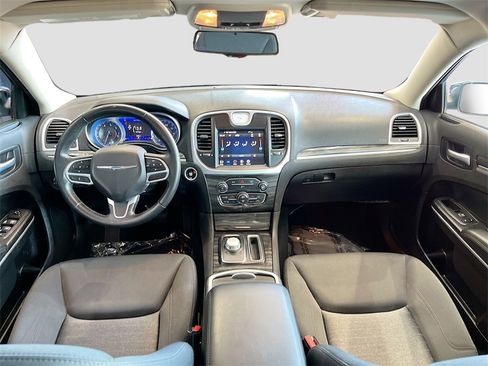 Used 2022 Chrysler 300 Touring w/ Sport Appearance Package image 20