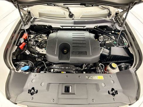 Used 2024 Land Rover Defender 110 X-Dynamic SE AWD/4WD image 28