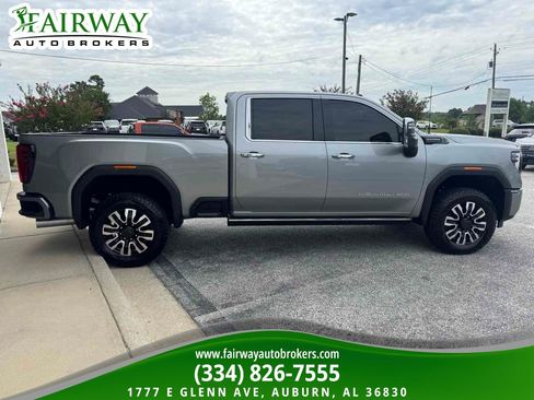 Used 2025 GMC Sierra 2500 Denali Ultimate w/ Max Trailering Package AWD/4WD image 5
