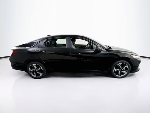 Used 2023 Hyundai Elantra SEL w/ Convenience Package FWD image 4