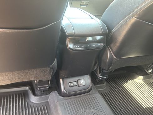 Used 2023 Toyota Highlander Limited AWD/4WD image 28