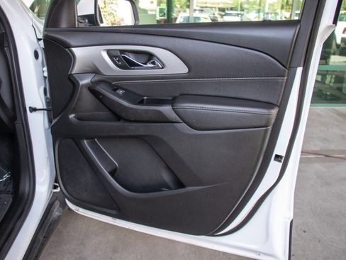 Used 2023 Chevrolet Traverse LT image 21