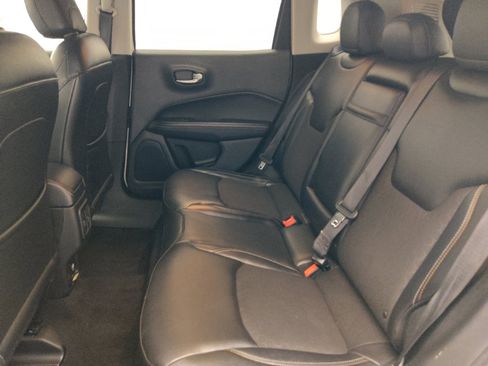Used 2018 Jeep Compass Latitude w/ Popular Equipment Group FWD image 18