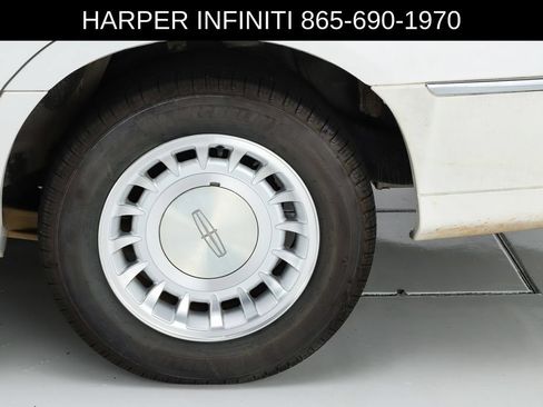 Used 2000 Lincoln Town Car Executive RWD image 41