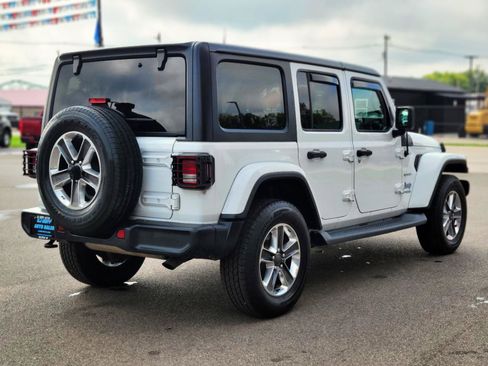 Used 2019 Jeep Wrangler Unlimited Sahara AWD/4WD image 4