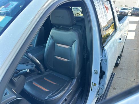 Used 2024 GMC Sierra 2500 AT4 w/ Technology Package image 31