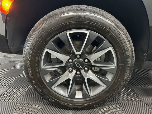 Used 2022 Chevrolet Tahoe Z71 w/ Luxury Package AWD/4WD image 37