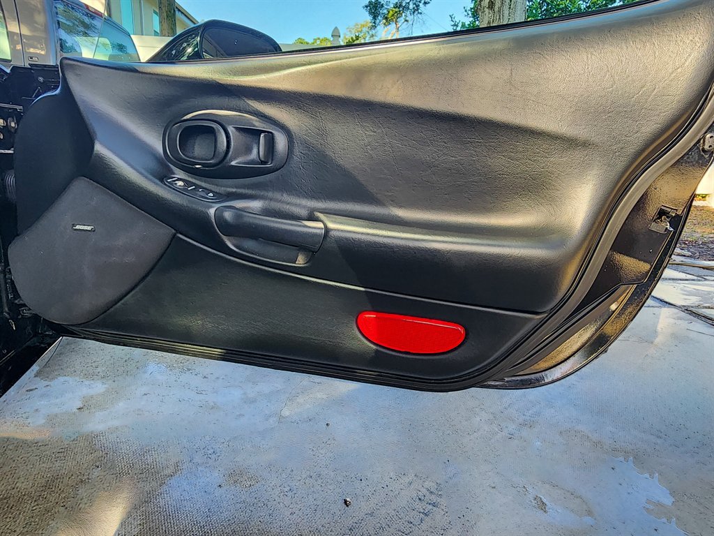Used 2002 Chevrolet Corvette Z06 w/ Memory Pkg RWD image 18