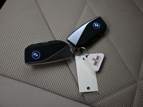 Used 2022 BMW iX xDrive50 w/ Sport Package image 32