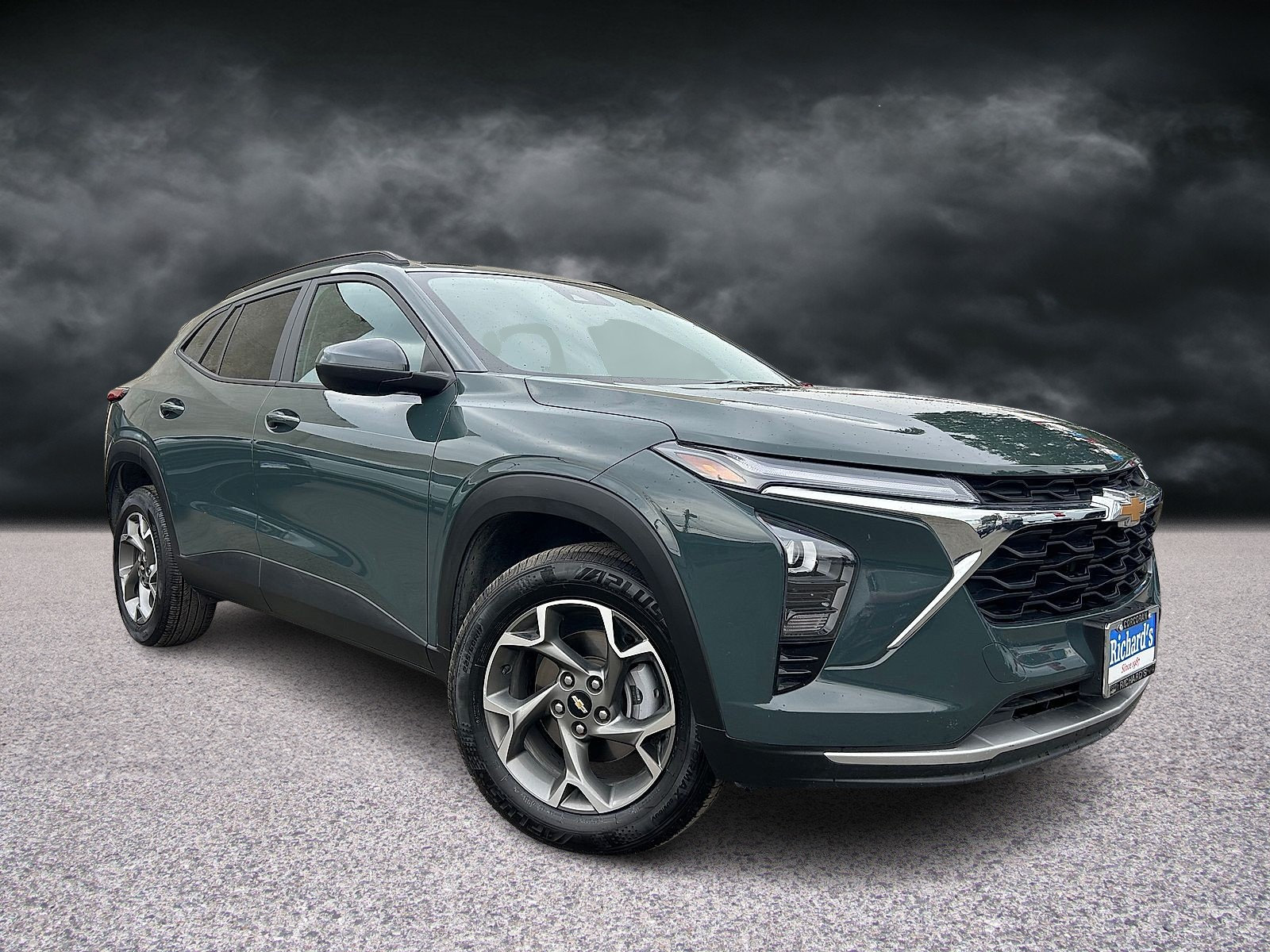 Used 2025 Chevrolet Trax LT FWD image 1