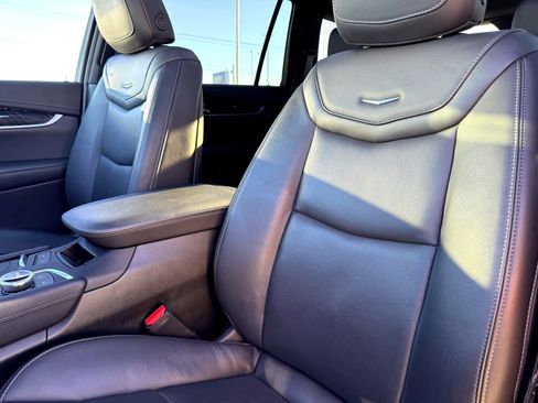 Used 2025 Cadillac XT6 Premium Luxury image 13