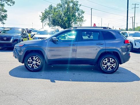 Used 2018 Jeep Cherokee Trailhawk w/ Quick Order Package 27L AWD/4WD image 6