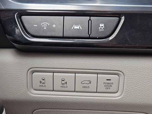 Used 2024 Kia Carnival SX Prestige FWD image 23