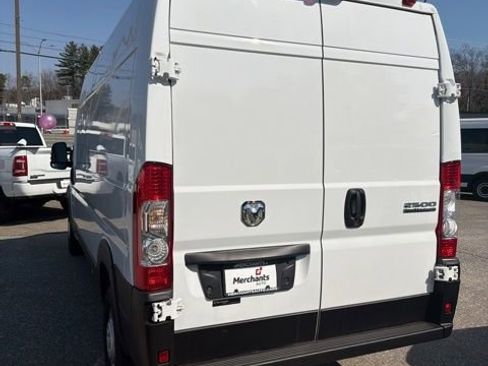 Used 2025 RAM ProMaster 2500 w/ Convenience Group image 5