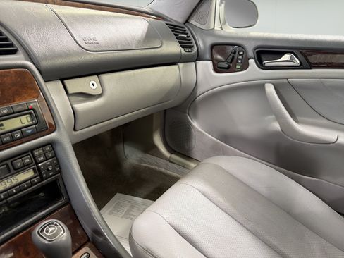 Used 1998 Mercedes-Benz CLK 320 Coupe image 20