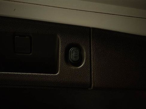 Used 2018 GMC Yukon Denali w/ Denali Ultimate Package AWD/4WD image 8