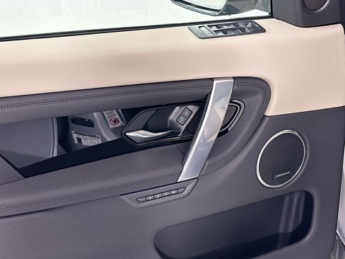 Used 2025 Land Rover Discovery Sport S image 15