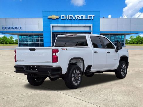 Used 2024 Chevrolet Silverado 2500 Custom w/ Custom Value Package image 4