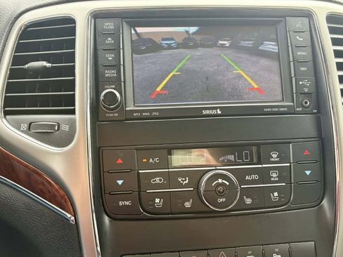 Used 2013 Jeep Grand Cherokee Limited w/ Luxury Group II image 17