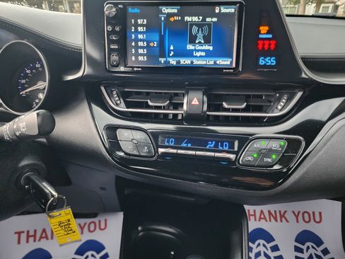 Used 2018 Toyota C-HR XLE FWD image 31