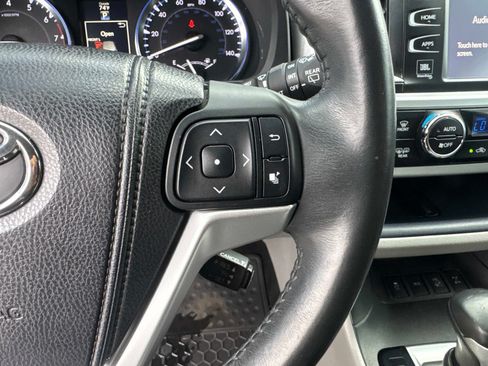 Used 2015 Toyota Highlander Limited AWD/4WD image 30